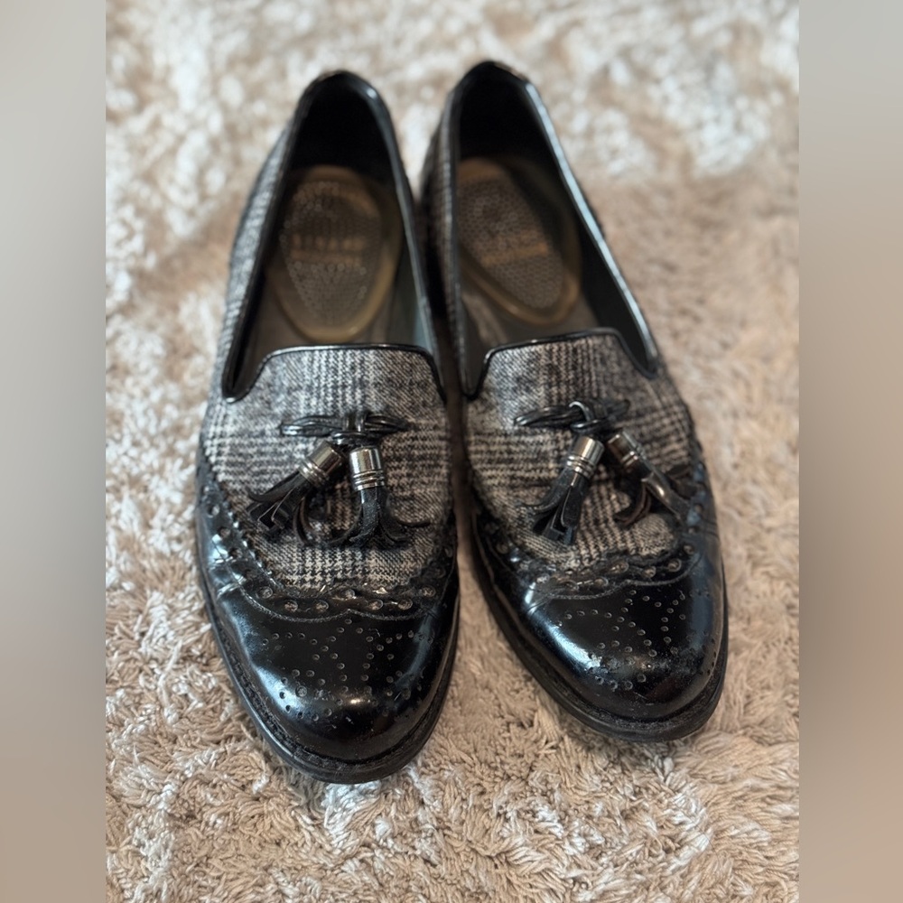 STUART WEITZMAN plaid loafers.